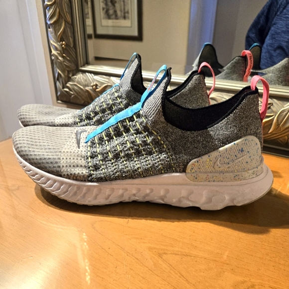 Nike ReAct walking/city shoes - Picture 11 of 14